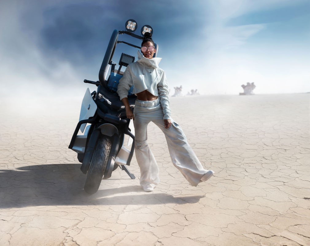 Vi ricordate il BMW C1, lo scooter con il tetto? Dopo 20 anni torna in versione aggiornata ed elettrica